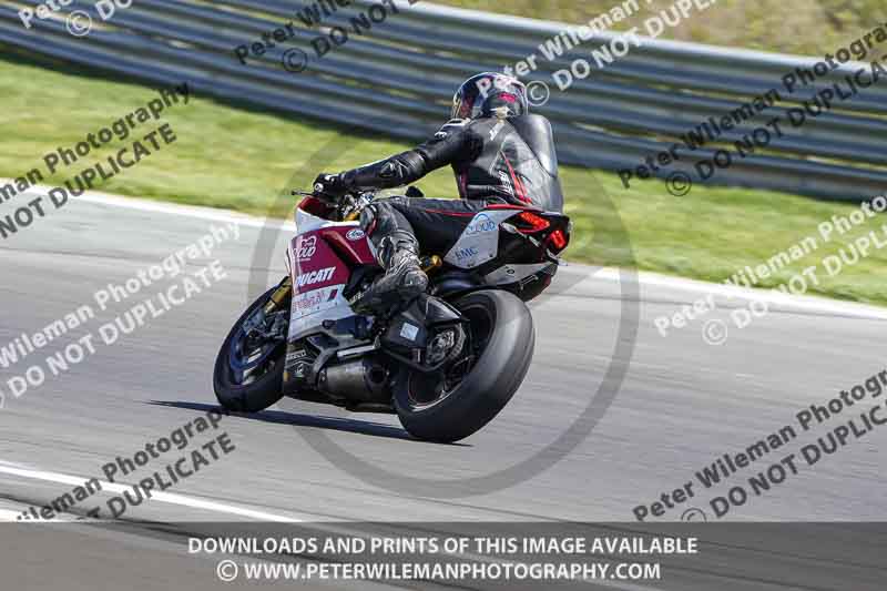 cadwell no limits trackday;cadwell park;cadwell park photographs;cadwell trackday photographs;enduro digital images;event digital images;eventdigitalimages;navarra;no limits trackdays;peter wileman photography;racing digital images;trackday digital images;trackday photos